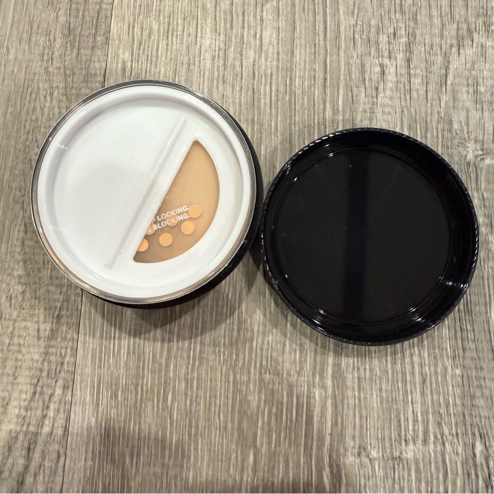 Milk pore eclipse translucent Loose Setting Powder - Picture 3 of 3